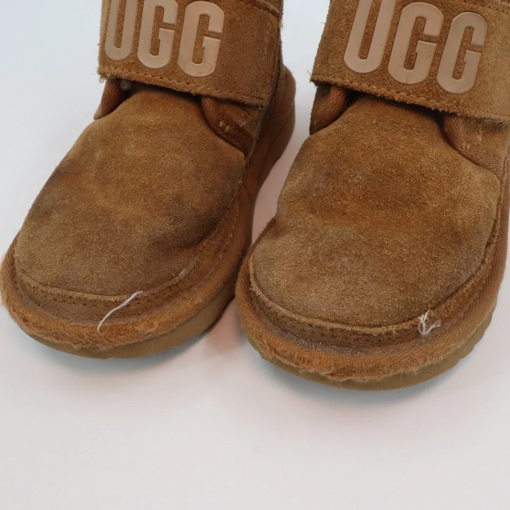 UGG Neumel Logo Strap Toddler 9 Chestnut Brown Suede Shearling Ankle Boots‎